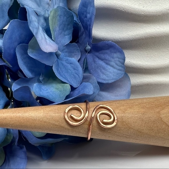 Hammered Copper Swirl Ring - Picture 1 of 13
